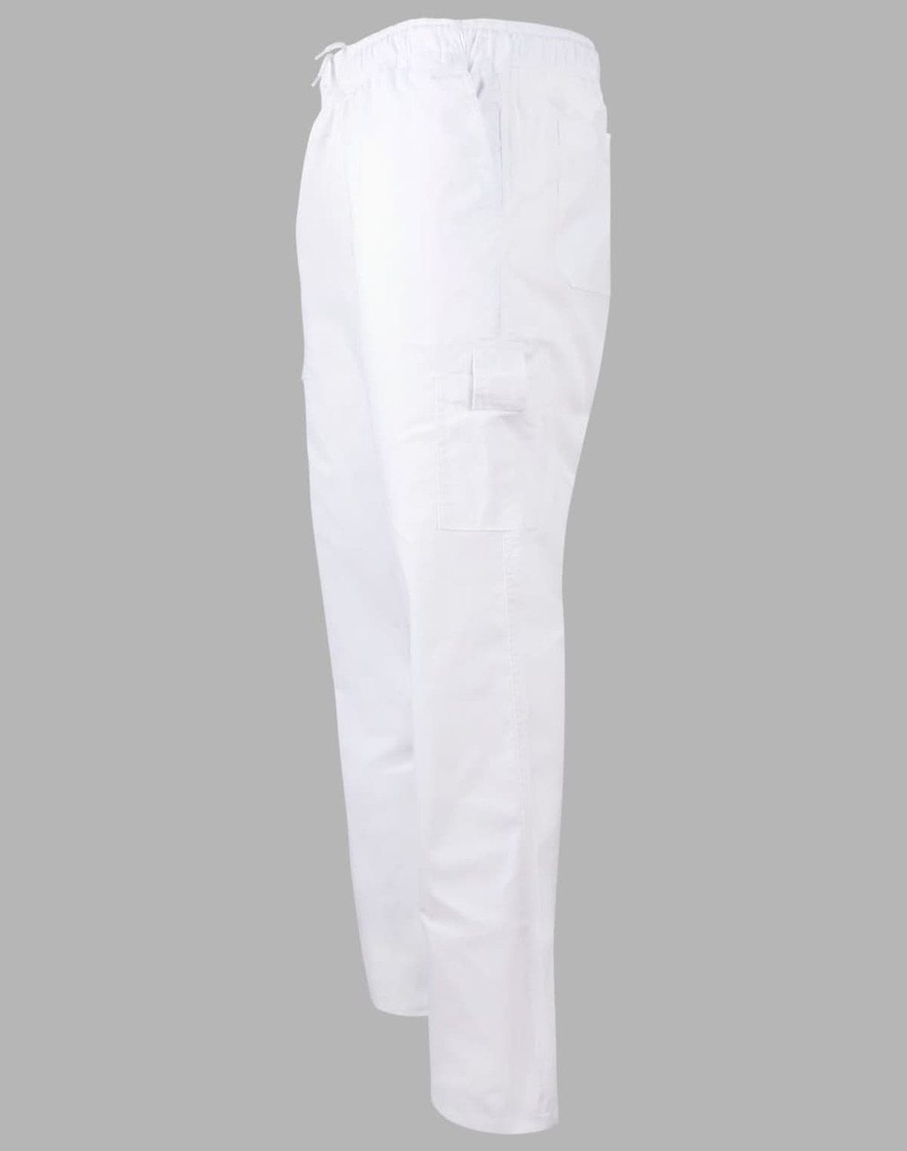 White chef pants with a relaxed fit and side pockets, featuring an elastic waistband and a branding logo.