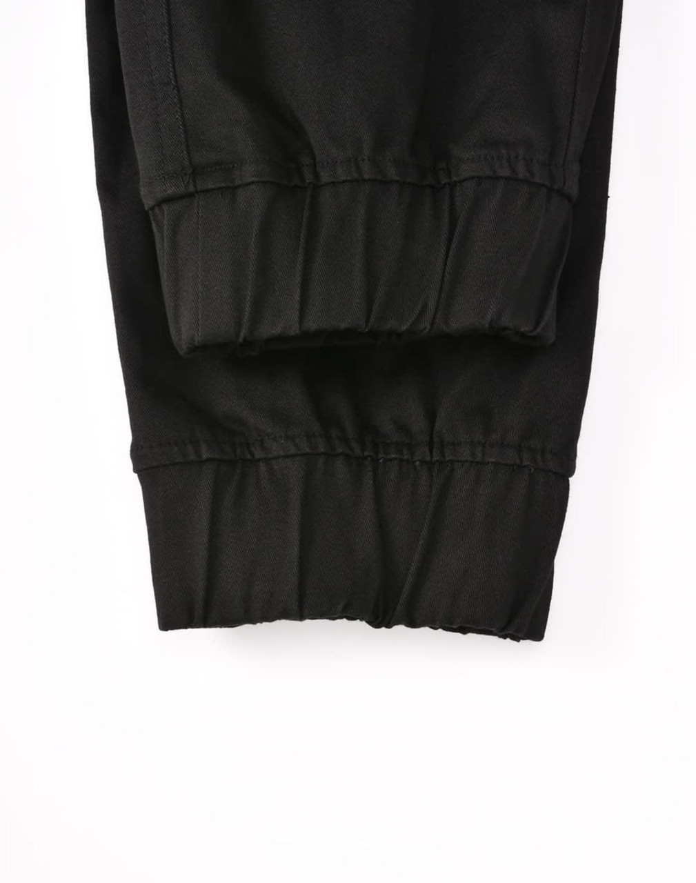 Cuffed work pants in black cotton stretch drill fabric, featuring a comfortable, fitted design.