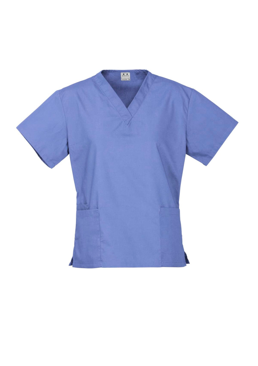 A short-sleeved scrub top in a light blue colour with a V-neck and two front pockets. It features a logo.