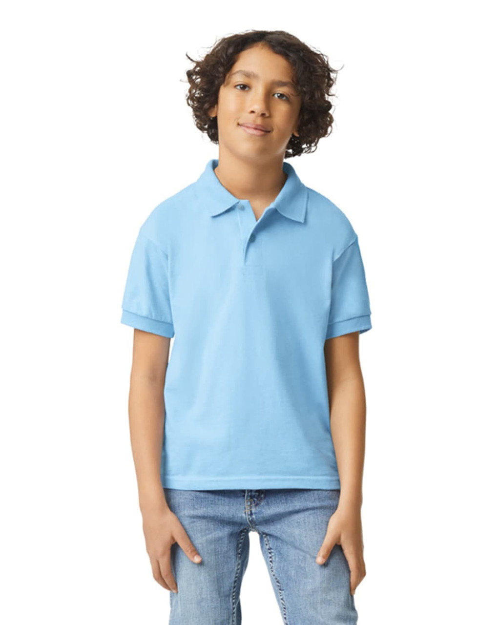 A youth polo shirt in a light blue colour, featuring a collar and short sleeves, has a logo on it.
