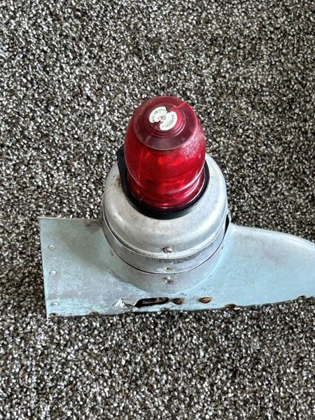 Cessna 172 Vert Fin Cap Beacon Base w/Beacon PN 0531004-3 (as Removed 1958 C172)