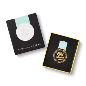 This shows the front of the box, and what's on the inside of the box, with the front of the medal showing. 