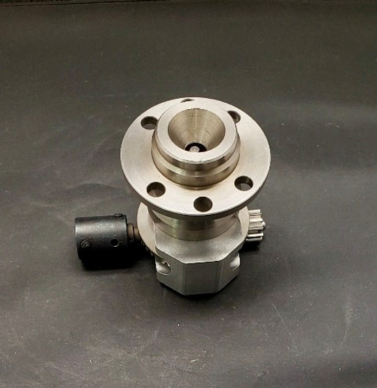 W51785-007 - RT ANG CENTER BASE GEAR BRACKET ASSEMBLY