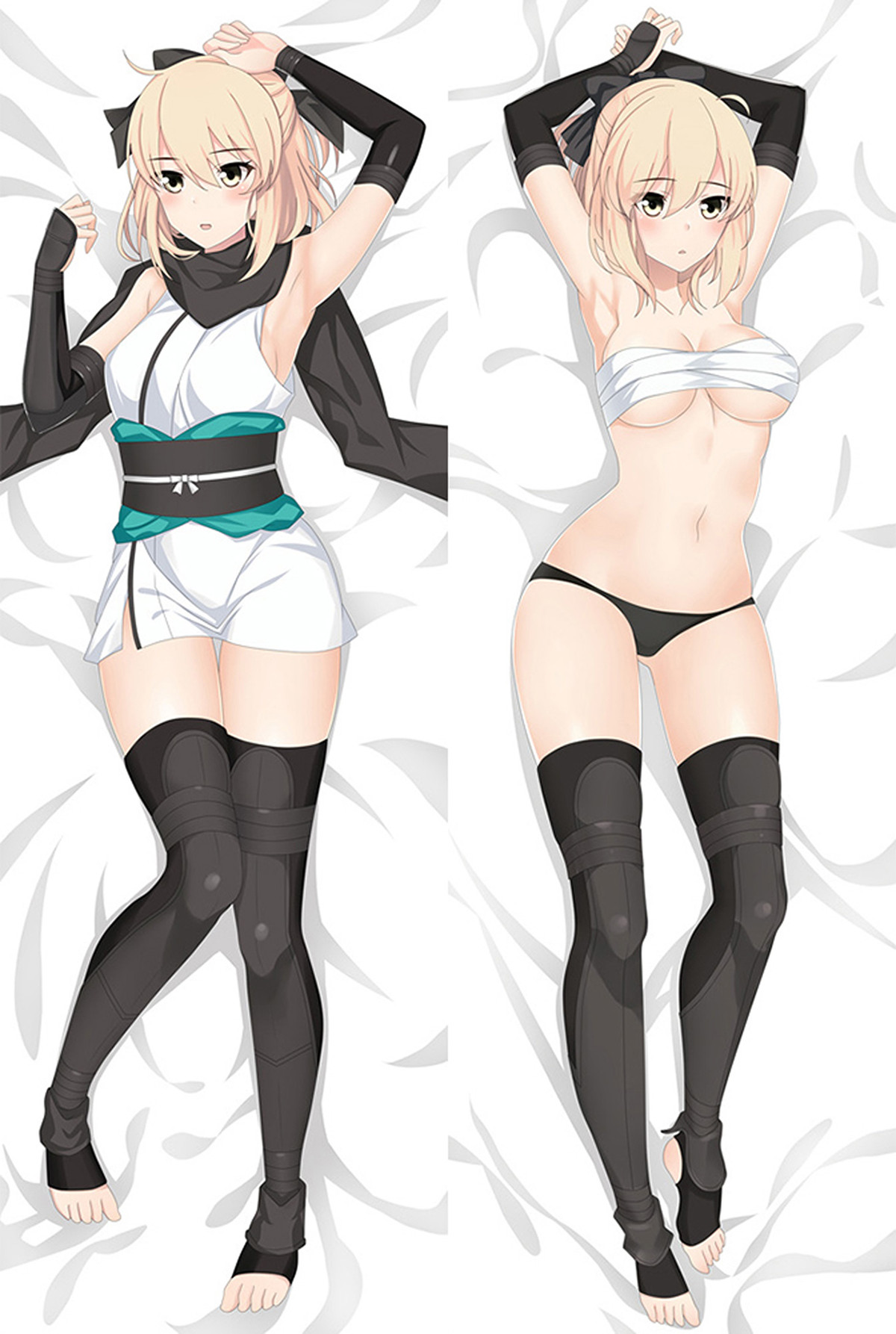 Funda dakimakura de Okita Souji con pelo rubio claro, lazos negros, traje blanco y fajín turquesa, variante con venda blanca y grebas oscuras