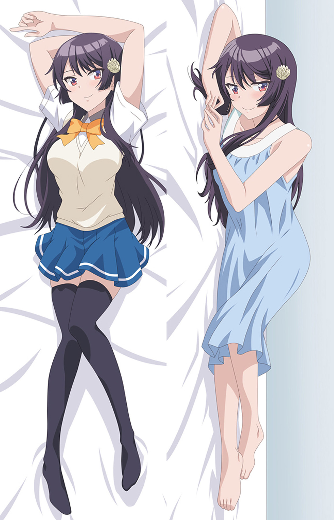 Shirokusa Kachi aux longs cheveux foncés et à la barrette dorée, en gilet crème avec jupe bleue puis en robe bleu pâle sans manches.