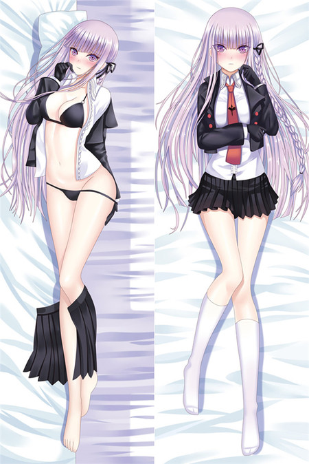 Ilustración de ambas caras de una funda dakimakura Kyoko Kirigiri con chaqueta oscura y ropa de cama azul clara.
