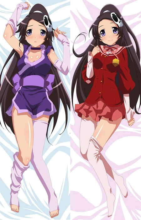 Dakimakura Elsie avec tenue violette, manches séparées claires, veste rouge, jupe plissée et ornement en forme de crâne