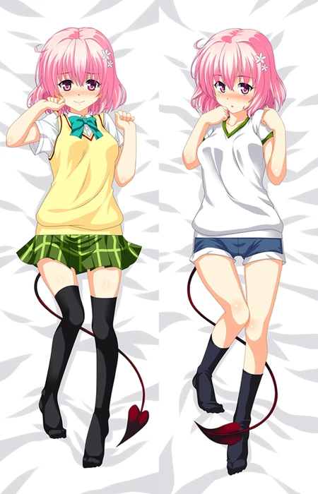 Diseño de dakimakura de Momo Belia Deviluke con chaleco amarillo, falda verde de cuadros y conjunto deportivo
