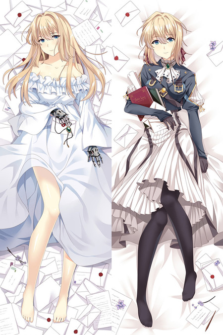 Ilustraciones a doble cara dakimakura de Violet Evergarden con vestido blanco con volantes, chaqueta azul oscuro, libros, broche verde y sobres sellados.