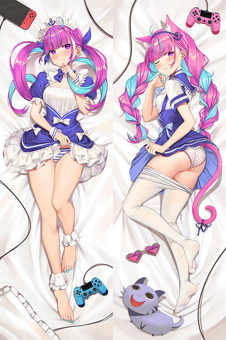 Ilustración para funda dakimakura de Minato Aqua con mandos y volantes azules y blancos.