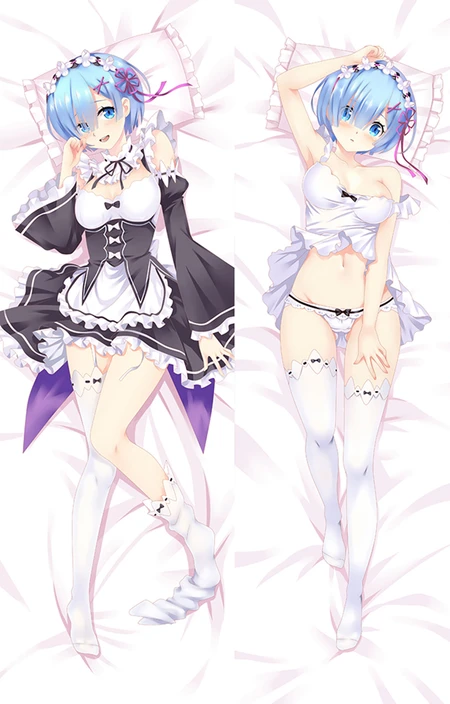 Rem aux cheveux bleus courts, yeux bleus et coiffe fleurie, en robe de soubrette noire et blanche à volants puis blouse blanche, avec bas blancs.