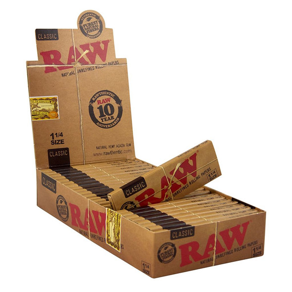 RAW - CLASSIC 1¼ ROLLING PAPERS - DISPLAY OF 24 (RAW-22)