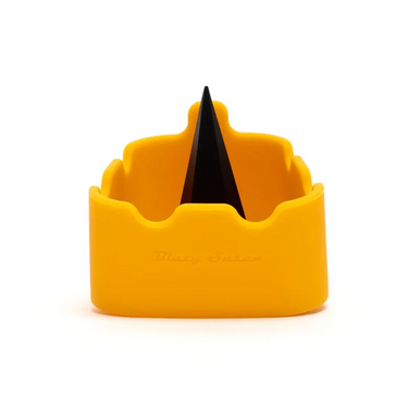 https://cdn11.bigcommerce.com/s-m56ojccku0/products/3359/images/8158/orange-ashtray_BLAZY_SUSAN_SILICONE_ASHTRAY_TOOL__19397.1663700049.386.513.png?c=1