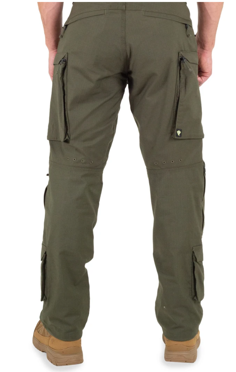 First Tactical's Defender Series Pants are the best of both worlds: performance built to handle any mission while maintaining the professional look needed when on normal patrol.