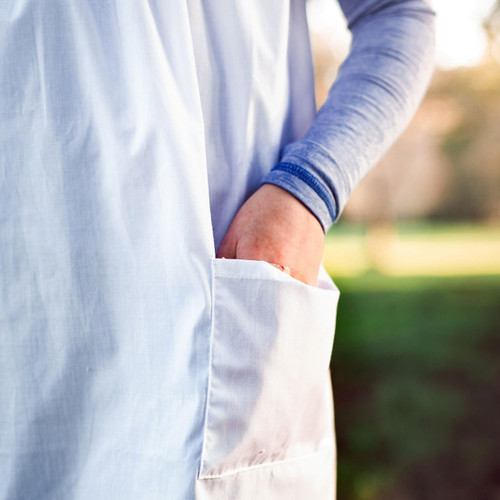 Pocket detail on the apron. Pocket detail on the apron.