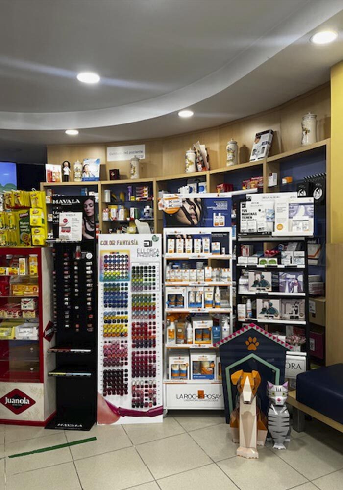 imagen del interior de la farmacia laspalas
