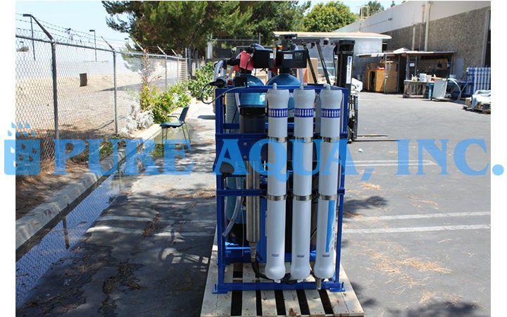 Máquina de Osmose Reversa de Água Salobra Montada em Suporte 4,500 GPD - África do Sul