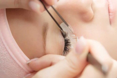 8 Things To Know About Eyelash Extensions