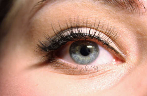 How to Care for Your New Eyelash Extensions After Application