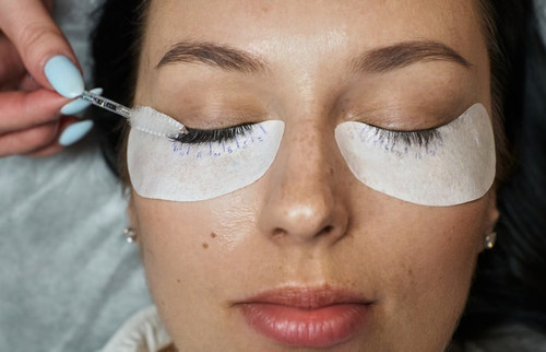 How Long Do Eyelash Extensions Last?