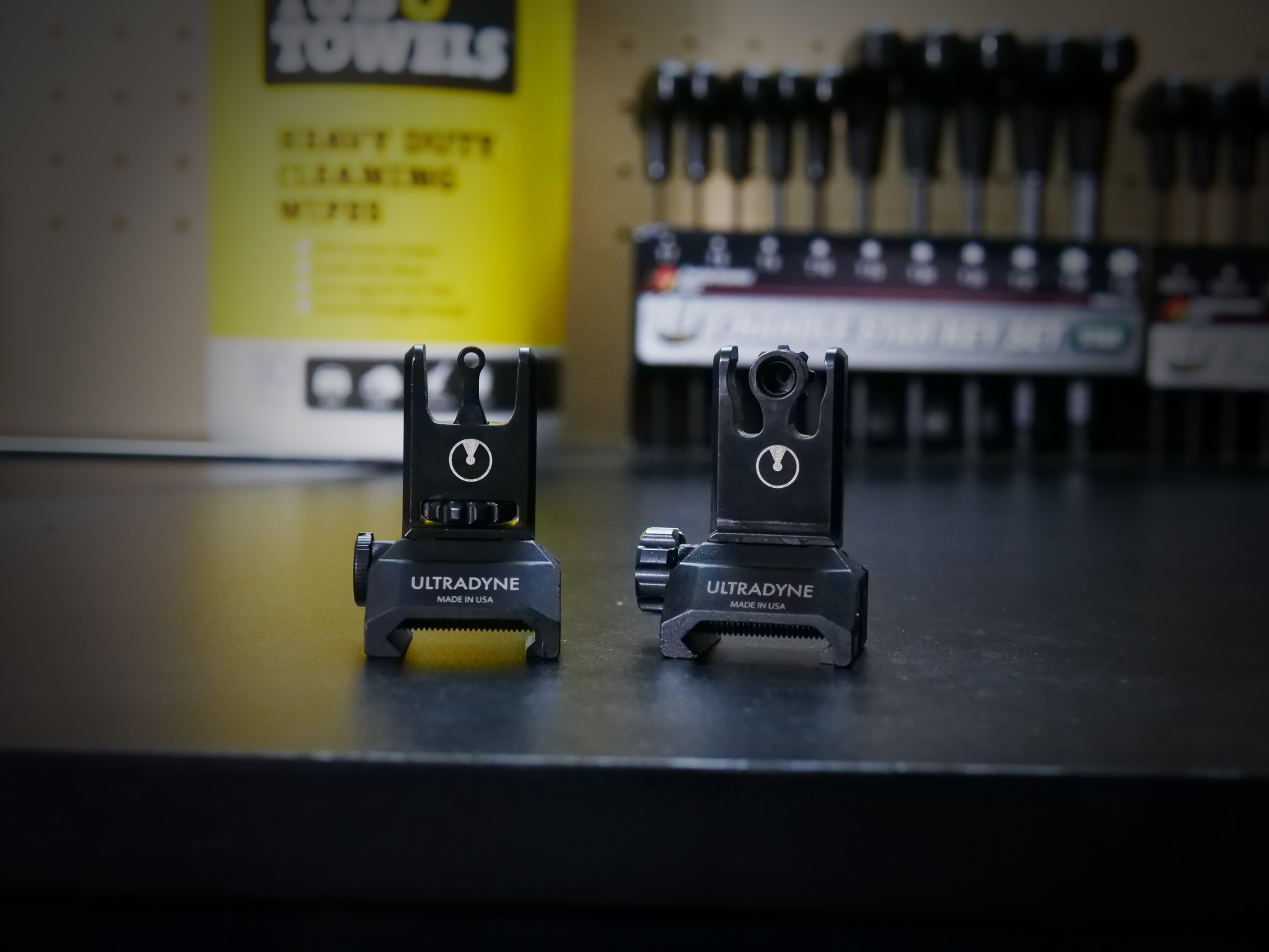 c2 front and rear sight combo on table
