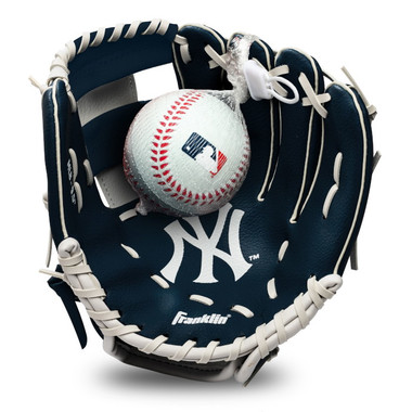 Franklin New York Yankees 9.5" Team Logo Youth Glove and Ball Set