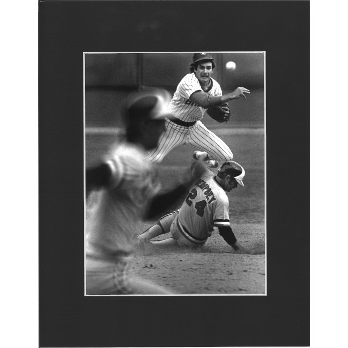 Matted 8x10 Photo- Paul Molitor Fielding