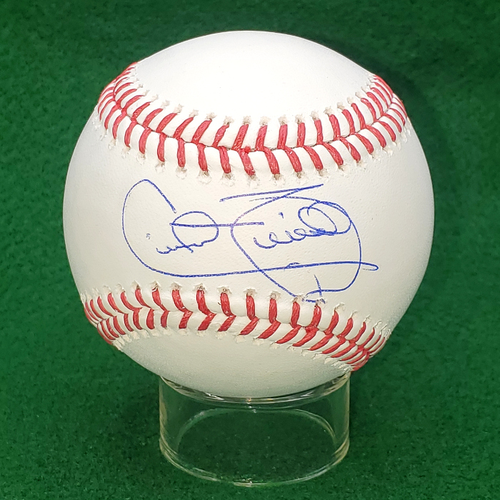 Cecil Fielder Autographed Rawlings OML Baseball (Beckett) Cecil Fielder Autographed Rawlings OML Baseball (Beckett)