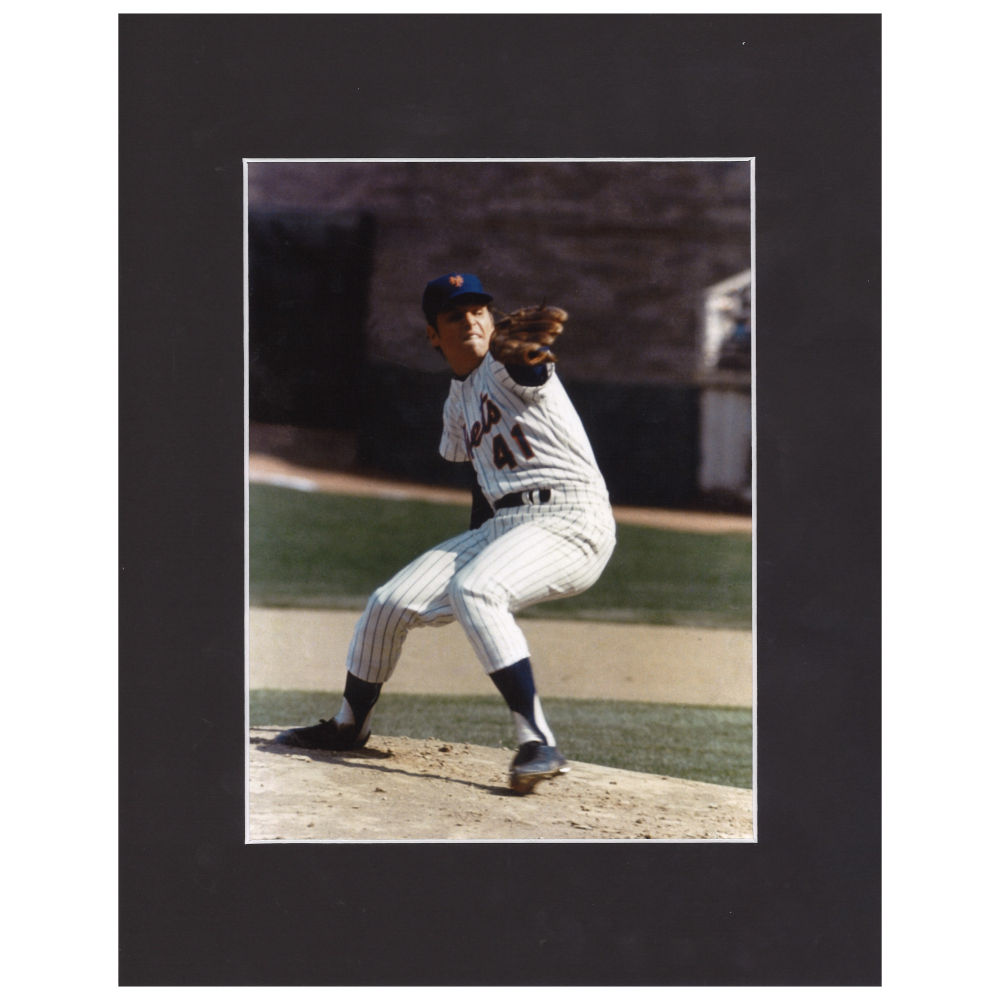 Matted 8x10 Photo – Tom Seaver Pitching