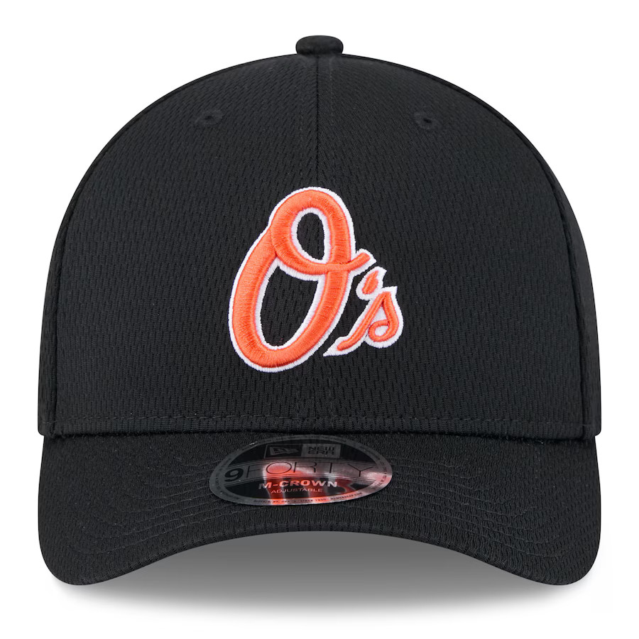 Men's New Era Baltimore Orioles Black 2025 MLB Clubhouse 9FORTY M-Crown Adjustable Hat