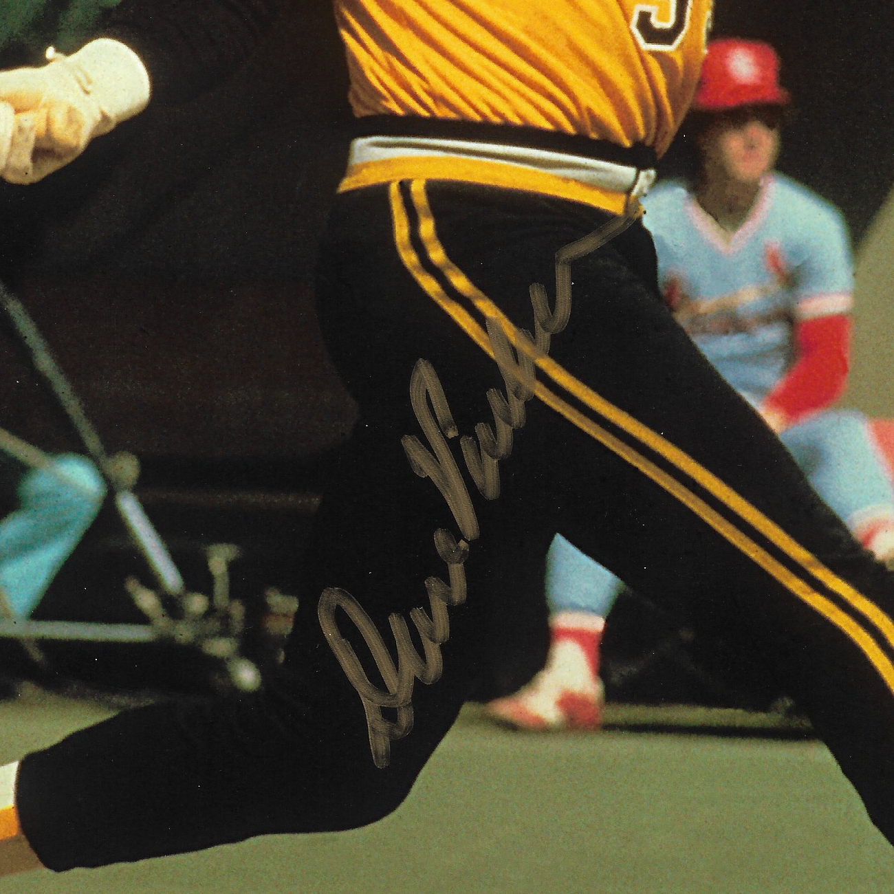 Dave Parker Autographed 8x10 Photograph - Yellow Jersey (Hunt Auctions)