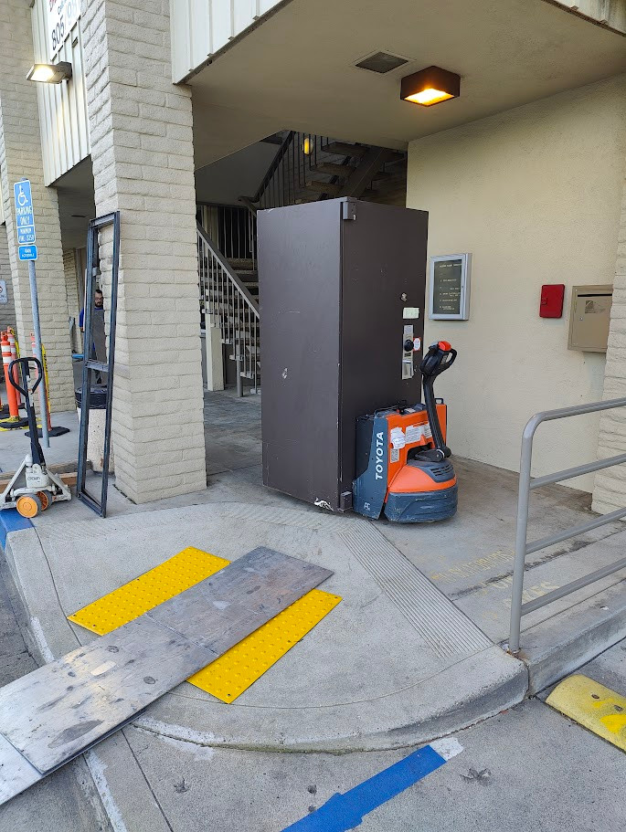 Moving a bank safe
