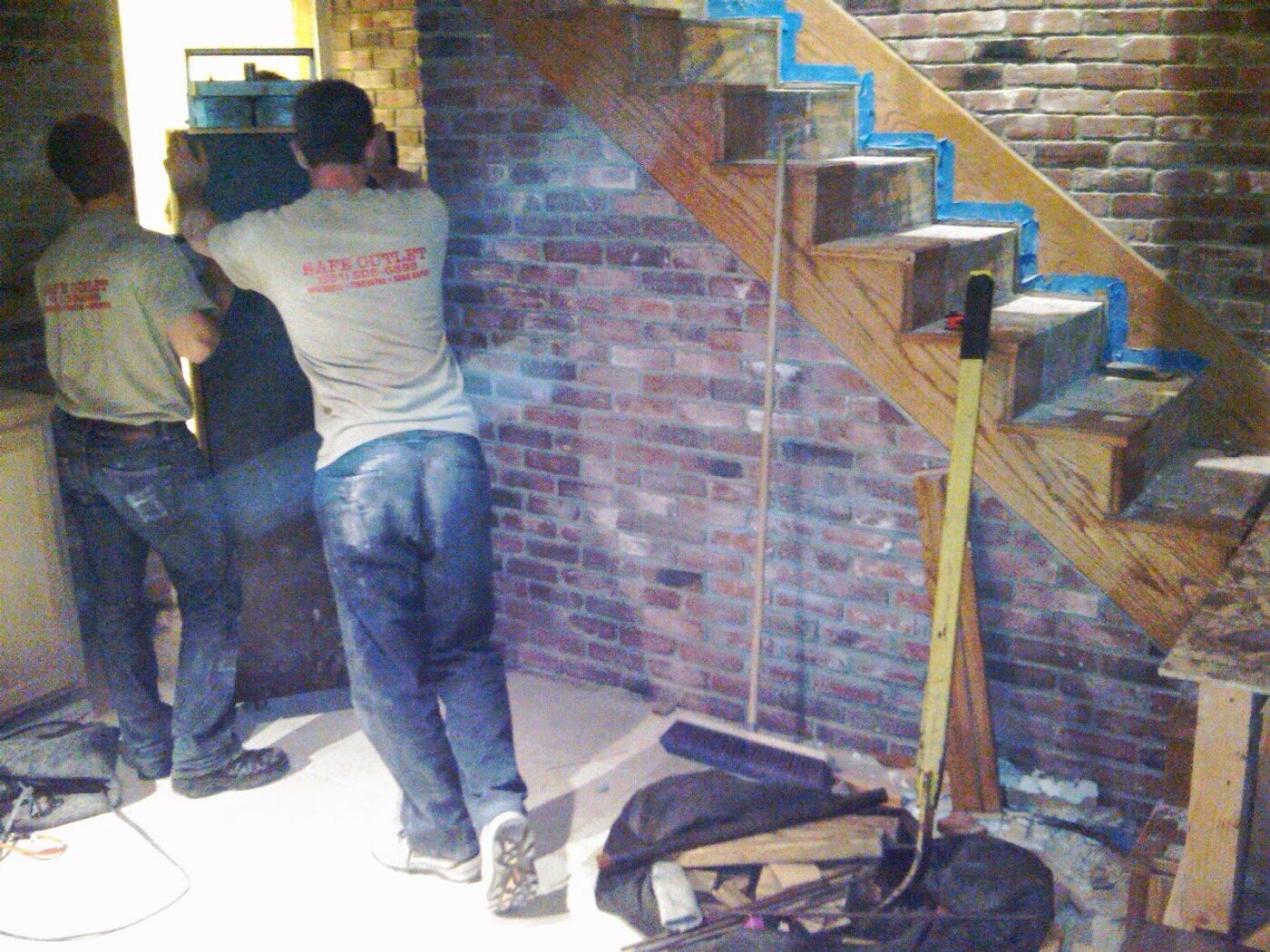 Boswell crew preparing a safe for a tight staircase move