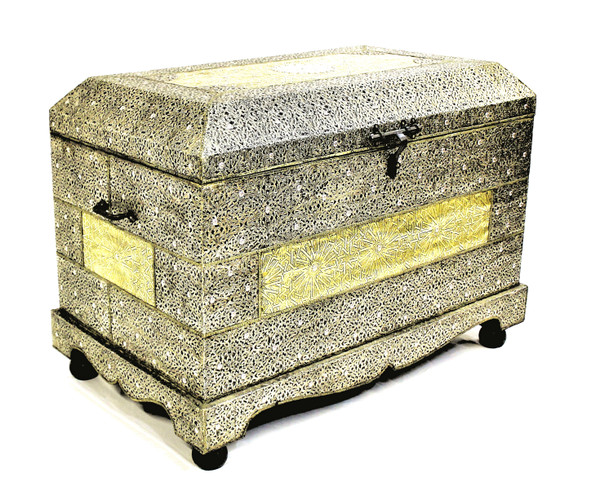 chest, wooden chest, large old chest, metal chest, treasure chest, old pirate treasure chest, moroccan chest, moroccan home decor, home design ideas, exclusive furniture, furniture lux, high-end furniture, handmade furniture, handmade chest, trunk, grandma's trunk, old trunk, big trunk, metal trunk, wooden trunk, moroccan trunk, coffer