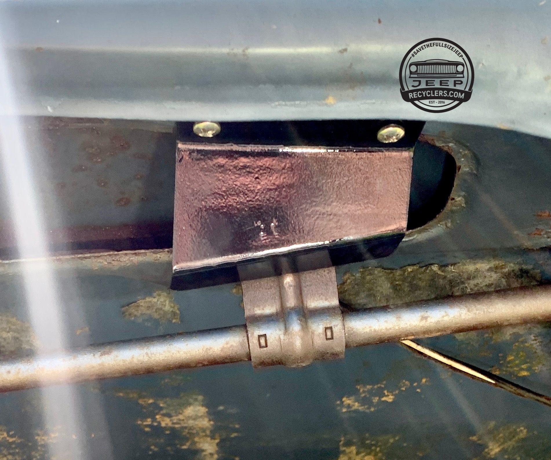 シェークスピアプレジデント1980ナロー　ヘドン　フジグリップ 1980-1991 Full Size Jeep Powder Coated Hood Release Handle Shield