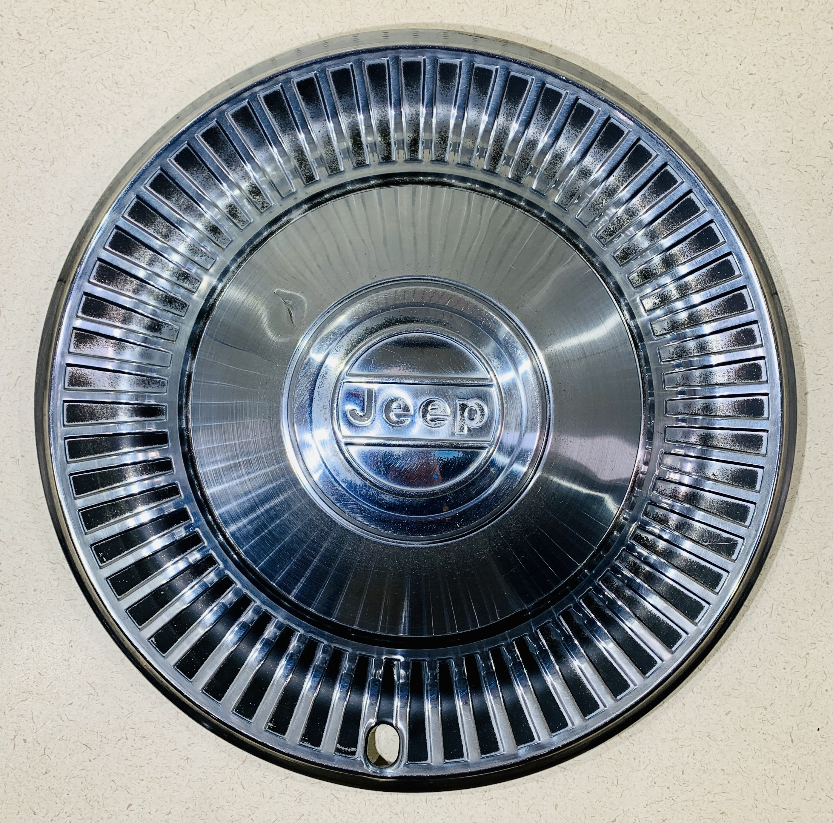 FSJ 1974-1985 Cherokee SJ, Wagoneer SJ, J10, J20, Wheel Cover Hub