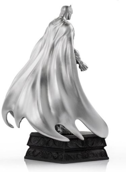 Batman Resolute Figurine