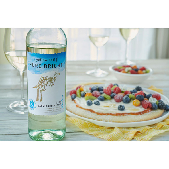 Yellow Tail Pure Bright Sauvignon Blanc - 1.5 L - 1.5L - Glass