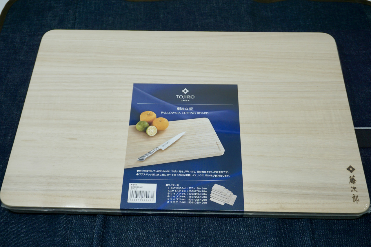 Tojiro Paulownia Wood Cutting Board