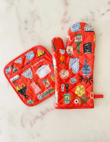 Kitchen Shelf Oven Mitt + Pot Holder Set