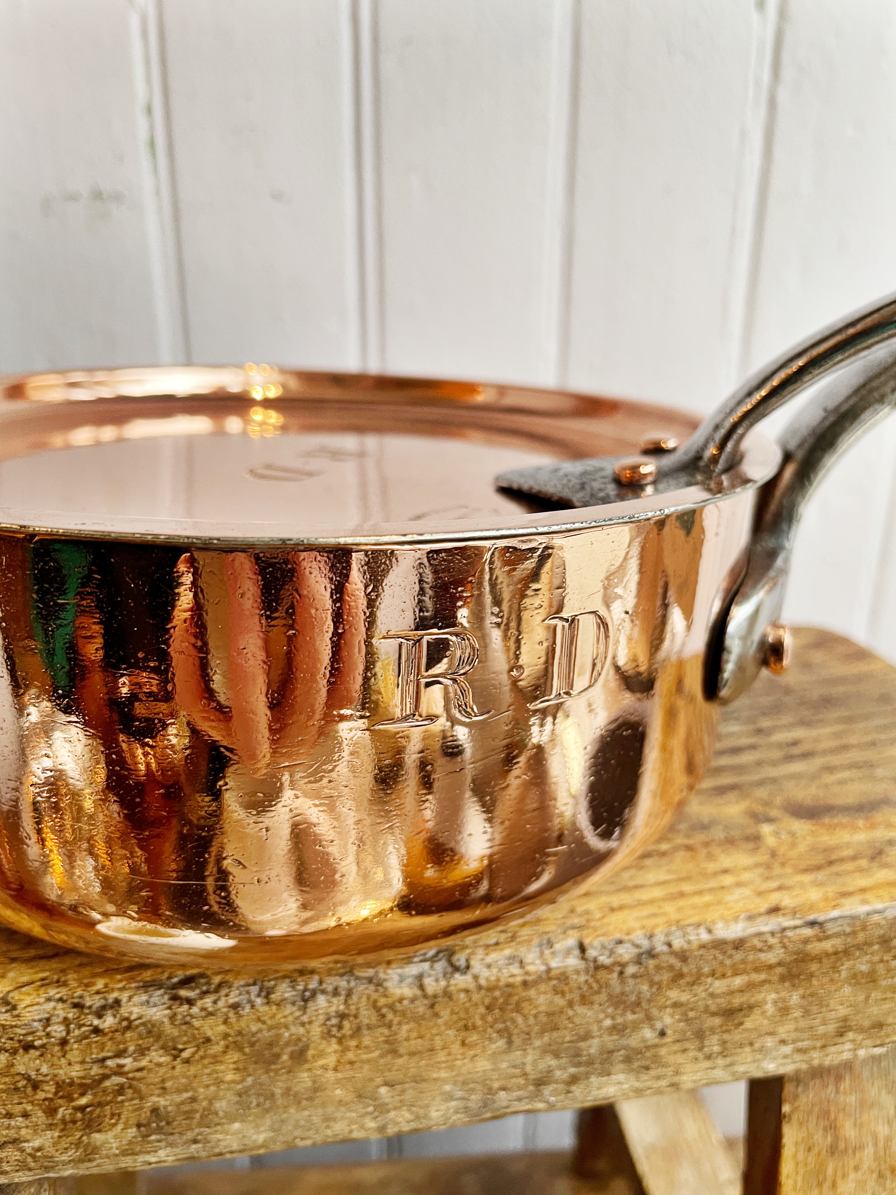 Antique English Temple & Crook Lidded Copper Pan