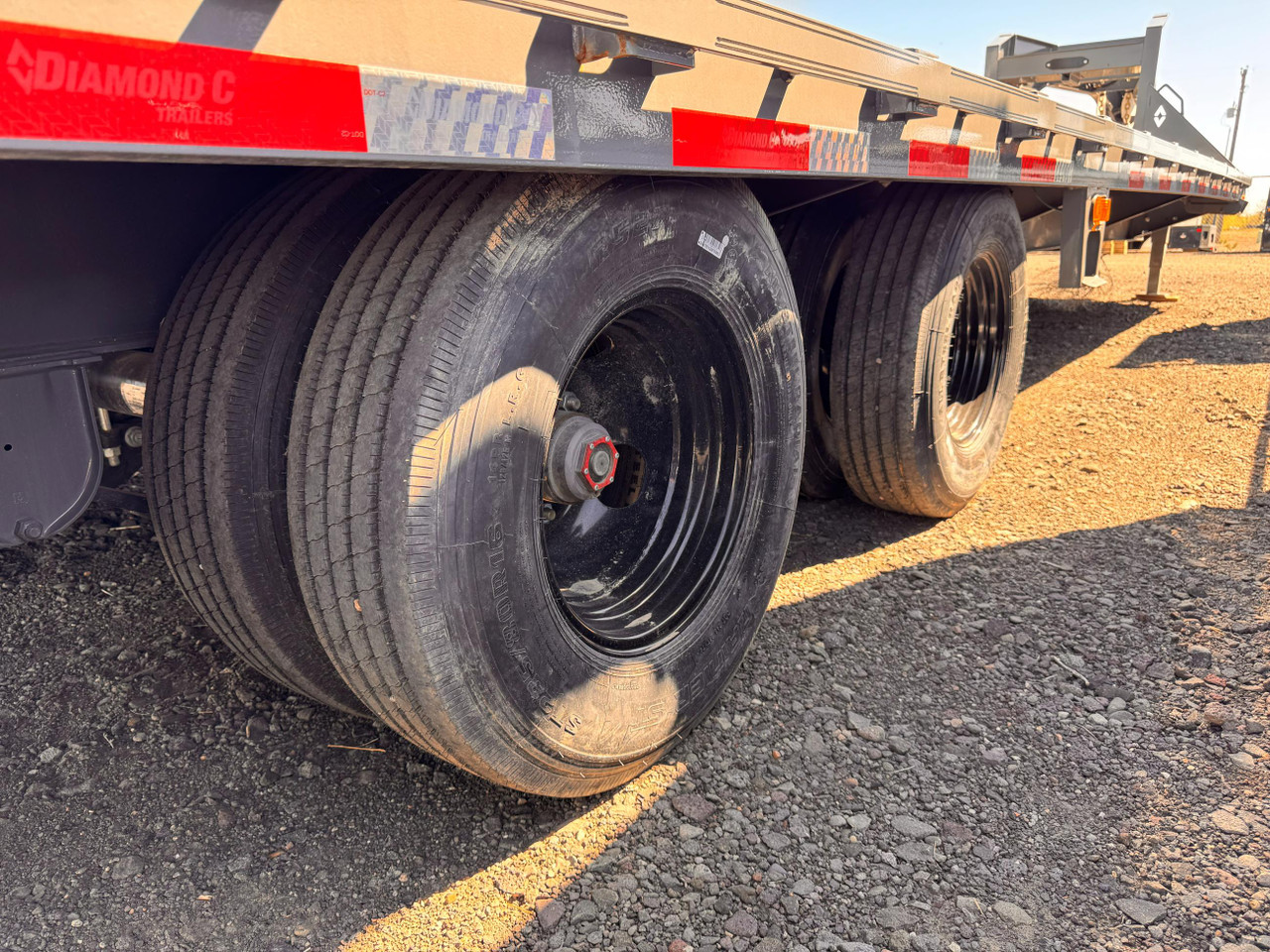 Diamond C 2025 FMAX212 32' Flatbed Trailer | Tandem Axle 12k Max Ramps