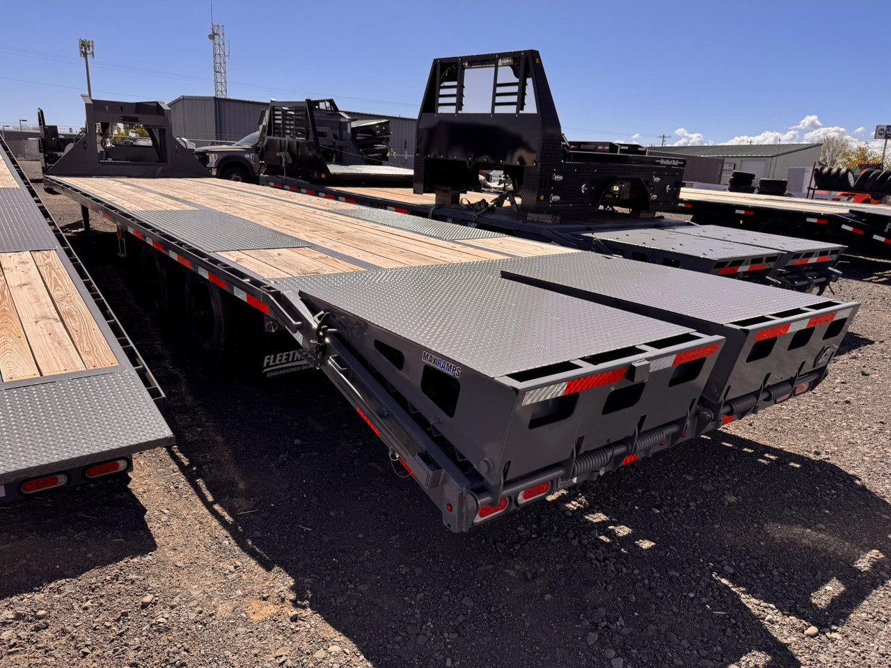 Diamond C 2025 FMAX212 32' Flatbed Trailer | Tandem Axle 12k Max Ramps