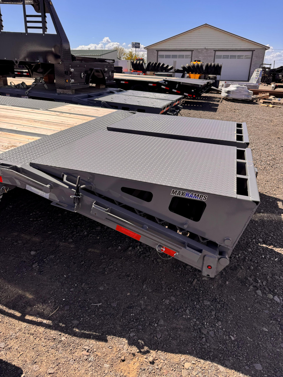Diamond C 2025 FMAX212 32' Flatbed Trailer | Tandem Axle 12k Max Ramps