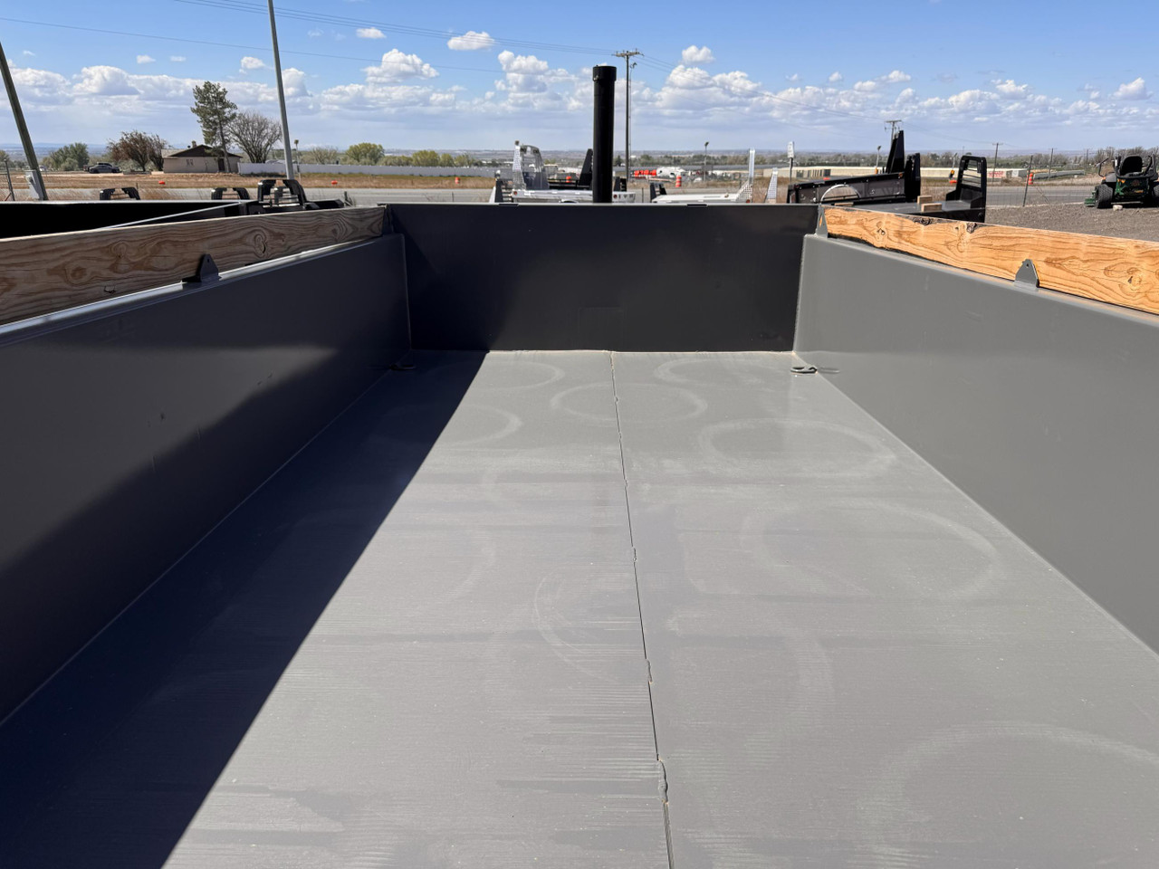 Diamond C 2026 LPT207 82"X14' Telescopic Dump | Tandem Axle 7k Ramps, Solar, 2' Sides With Boards