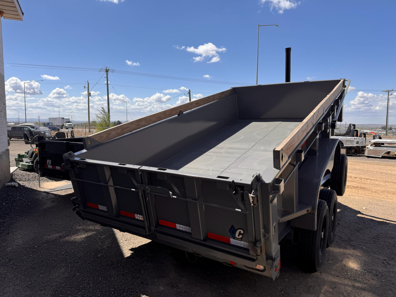 Diamond C 2026 LPT207 82"X14' Telescopic Dump | Tandem Axle 7k Ramps, Solar, 2' Sides With Boards
