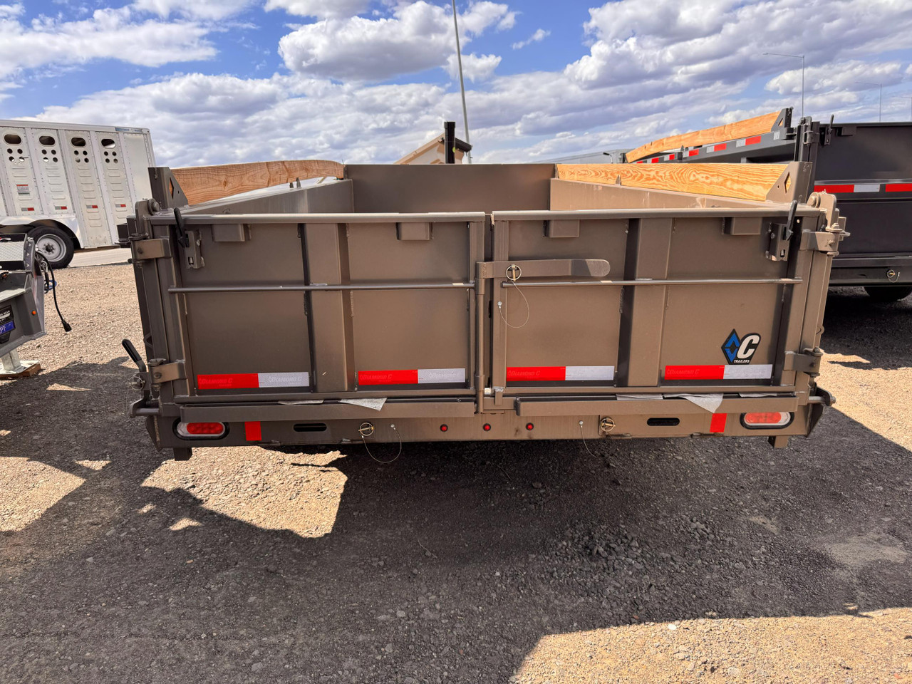 Diamond C 2026 LPT208 81"X16' Telescopic Dump | Tandem Axle 8k 24" Sides Wtih Board Brackets, Solar Charger