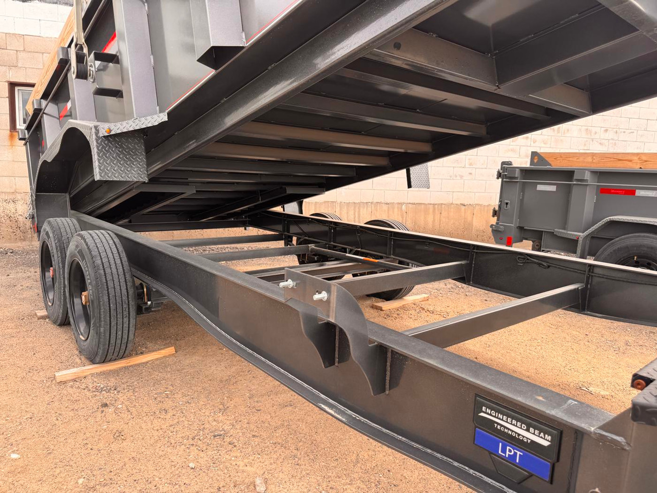 Diamond C 2025 LPT208 81"X16' Telescopic Dump | Tandem Axle 8k 32" Sides With Board Brackets, 3/16" HD Fenders