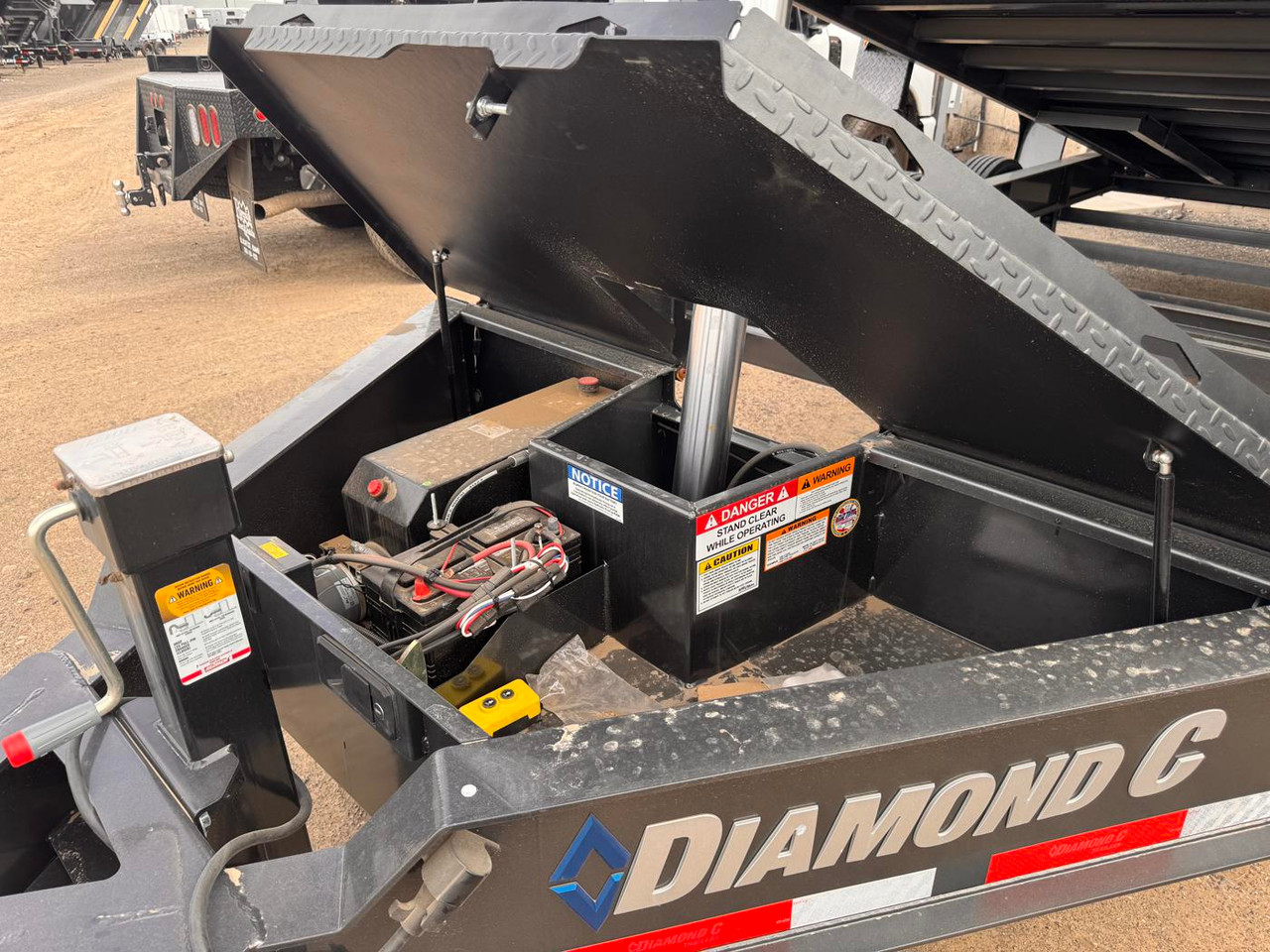 Diamond C 2025 LPT208 81"X16' Telescopic Dump | Tandem Axle 8k 32" Sides With Board Brackets, 3/16" HD Fenders