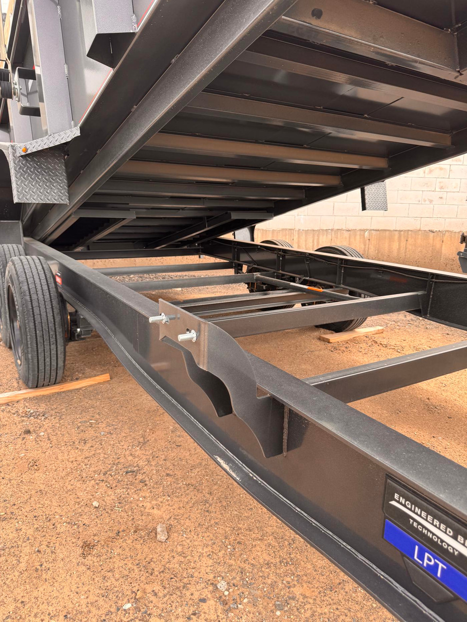 Diamond C 2025 LPT208 81"X16' Telescopic Dump | Tandem Axle 8k 32" Sides With Board Brackets, 3/16" HD Fenders